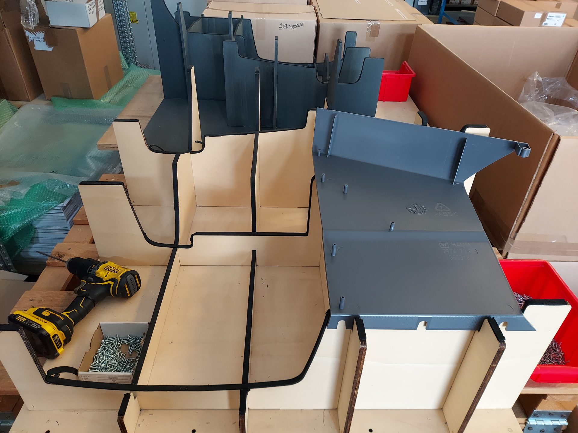 Lavorazione cnc per maschere di staffaggio Reggio Emilia Modena Bologna scaled