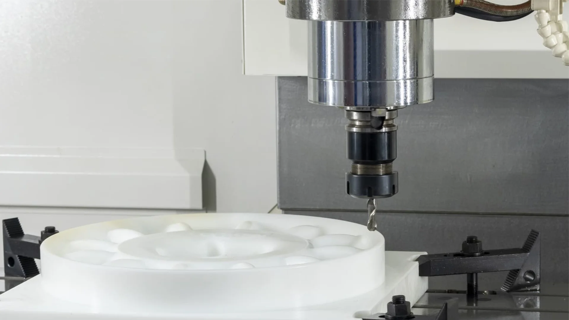 Lavorazioni CNC su materie plastiche a Reggio Emilia e provincia